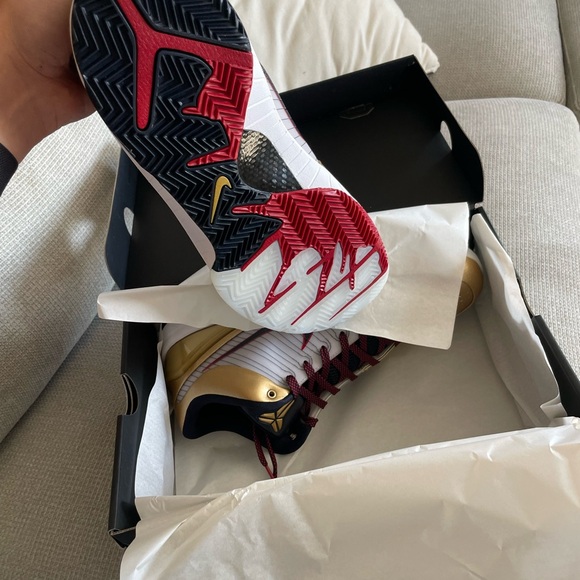 Nike Kobe 4 Protro Gold Medal - Picture 2 of 3